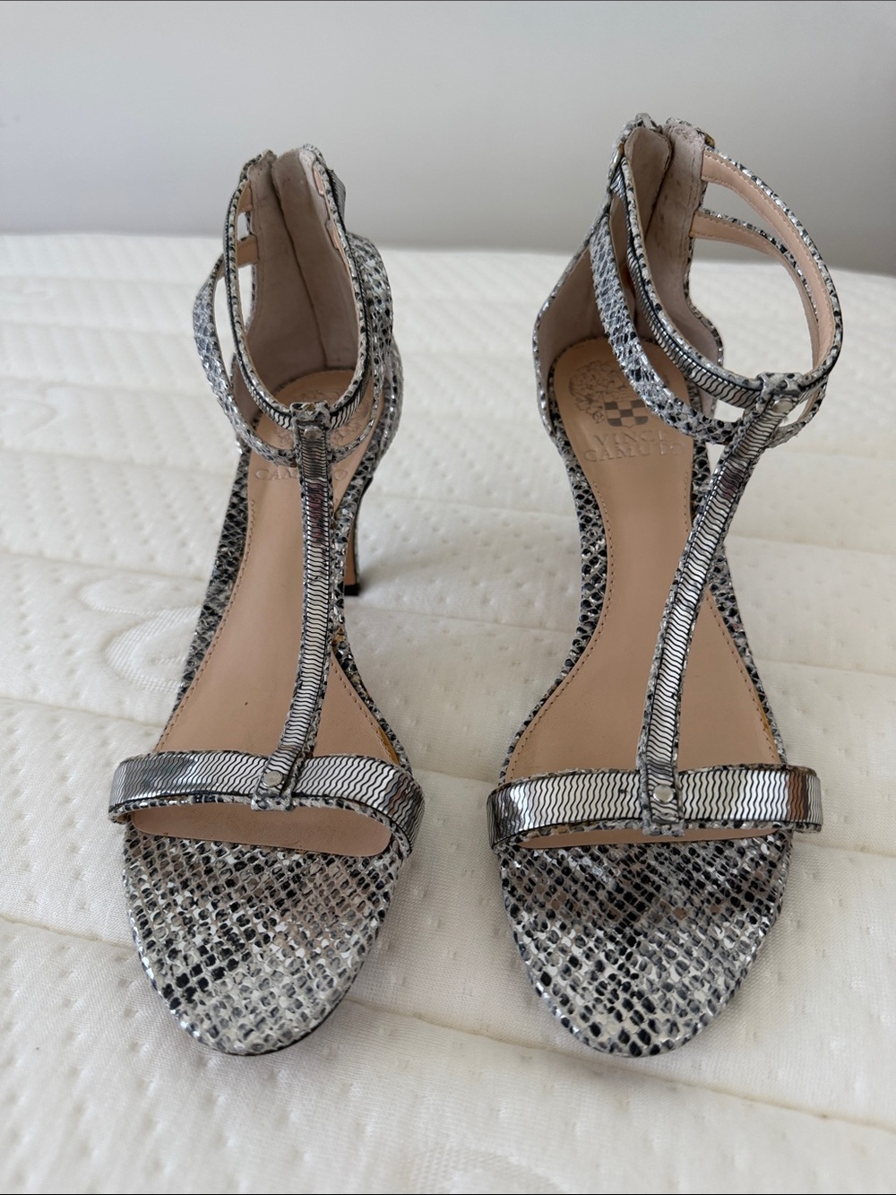 VINCE CAMUTO HEELS SIZE 6 1/2 M only worn once